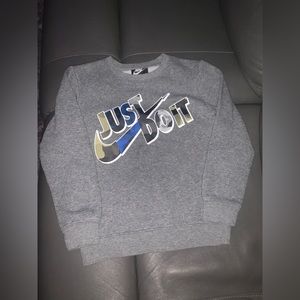 Like new Nike kids sweatshirt. Size 6